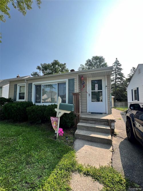 3420 Mackinaw St, Saginaw, MI, 48602-3251 | Card Image