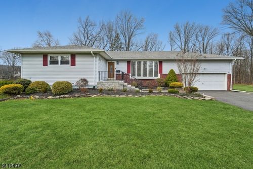 25 Victoria Dr, Clark, NJ, 07066-2020 | Card Image