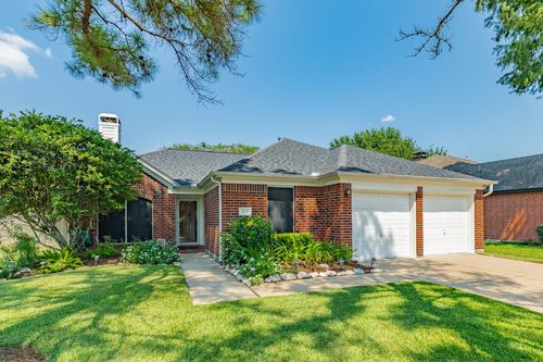 3739 Crescent Dr, Pearland, TX, 77584-9456 | Card Image