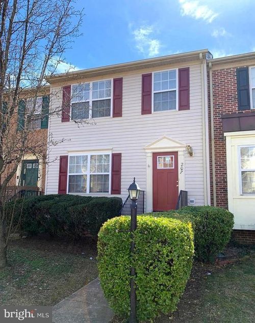 207 Regina Ln, FREDERICKSBURG, VA, 22405-8720 | Card Image