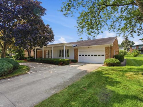 645 Wellington Cres, Mount Clemens, MI, 48043-2948 | Card Image