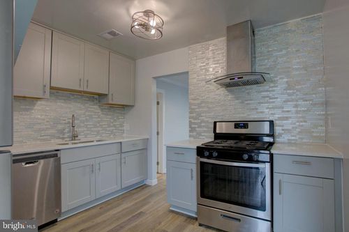 232 Cabbel Dr, MANASSAS PARK, VA, 20111-2075 | Card Image