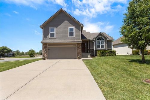 18448 Curry St, Gardner, KS, 66030-1202 | Card Image