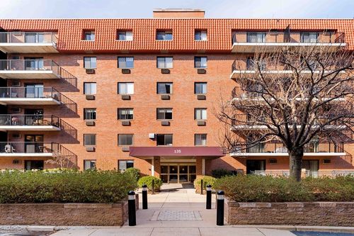 apt-207-135 Pleasant St, Brookline, MA, 02446-7185 | Card Image