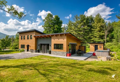 968 Springfield Rd, Wilmington, NY, 12997-2304 | Card Image