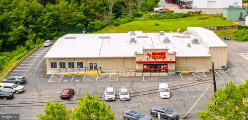 208 S Main St, Moscow, PA, 18444-9135 | Card Image