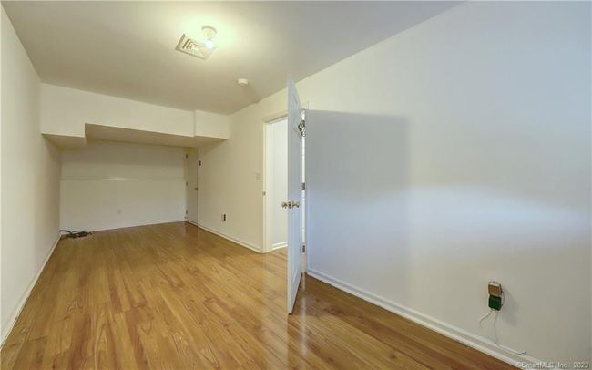 114 Meadow View Ter, House other with 3 bedrooms, 3 bathrooms and null parking in New Haven CT | Image 5