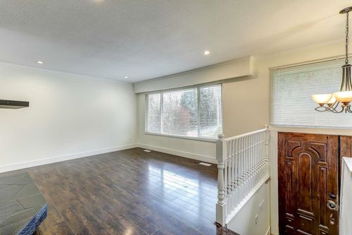 10055 122 St, Surrey, BC, V3V4M6 | Card Image