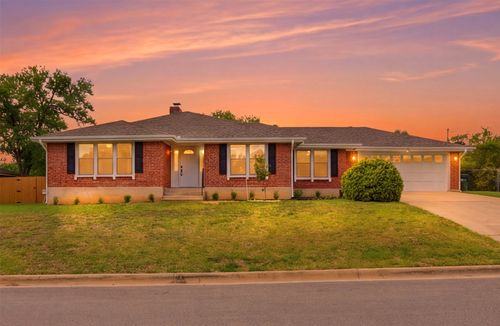 205 Sunshine Dr, Georgetown, TX, 78628-7634 | Card Image