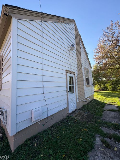 2503 Thayer St, Saginaw, MI, 48601-3371 | Card Image