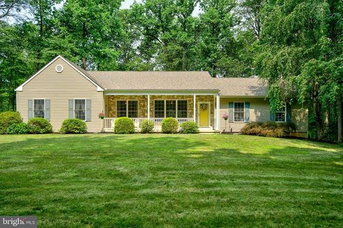 1045 Mountainview Dr, QUAKERTOWN, PA, 18951-5903 | Card Image