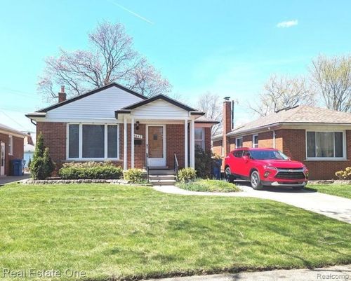 8443 Riverdale St, Dearborn Heights, MI, 48127-1513 | Card Image