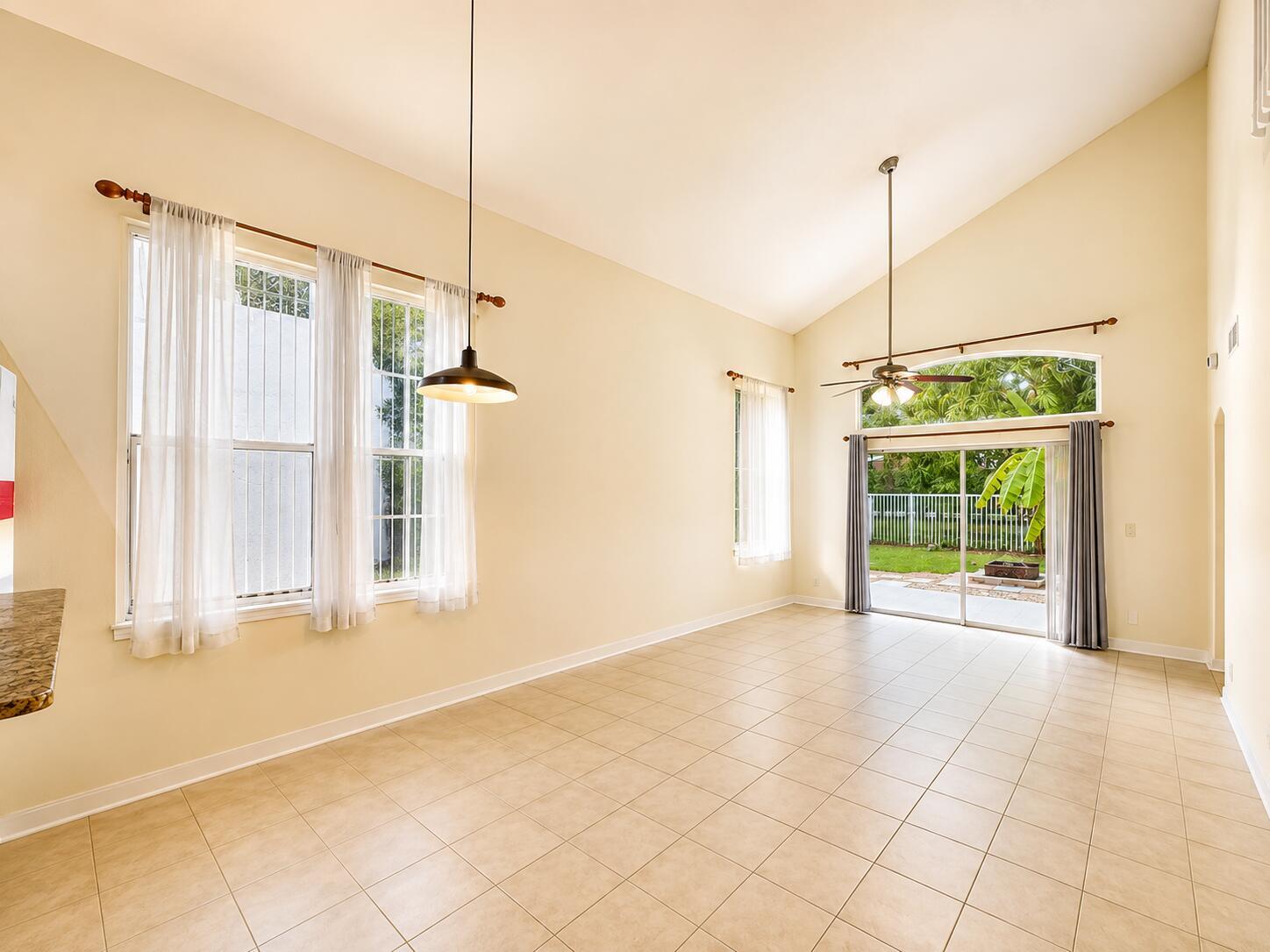 Residential Lease in Lake Worth 4