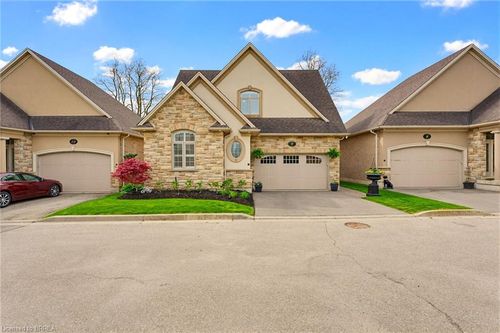 9-68 Fairview Dr, Brantford, ON, N3R2W9 | Card Image
