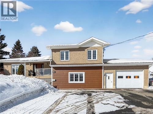 82 Matheson St, Campbellton, NB, E3N1N5 | Card Image