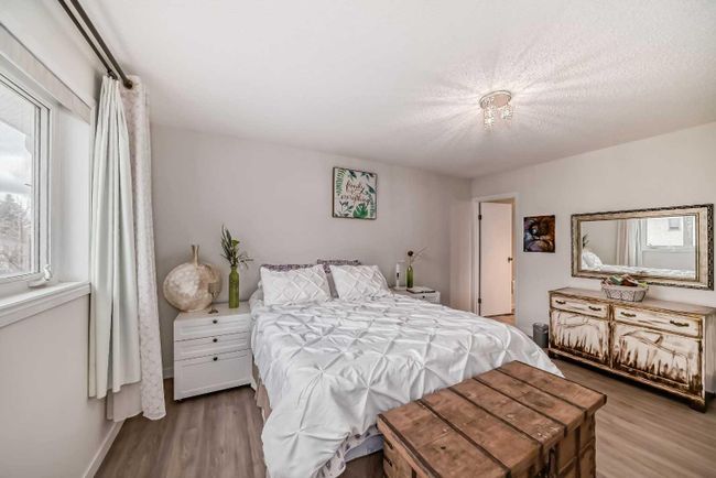 23 Sanderling Rise Nw, Home with 4 bedrooms, 3 bathrooms and 5 parking in Calgary AB | Image 11