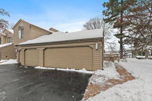 924 Shoreline Rd, Lake Barrington, IL, 60010-3888 | Card Image