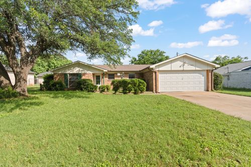 1218 Wedgewood Dr, Cleburne, TX, 76033-4624 | Card Image