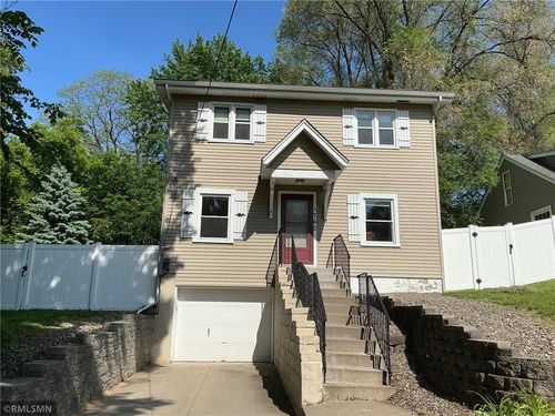 1762 Edgerton St, Maplewood, MN, 55117-2421 | Card Image