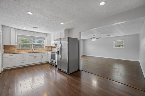 b-6918 Irvington Boulevard, Houston, TX, 77022 | Card Image