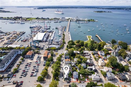 6 2nd St, Newport, RI, 02840-2411 | Card Image