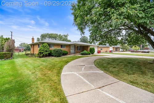 22771 Ulrich St, Clinton Township, MI, 48036-2754 | Card Image