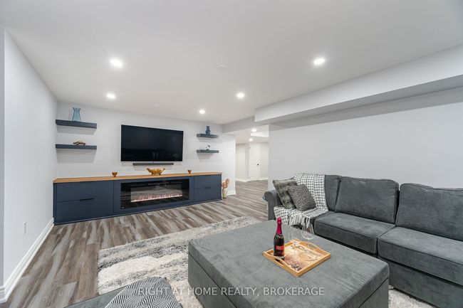 105 Royal Dr West, House other with 6 bedrooms, 5 bathrooms and 4 parking in Brampton ON | Image 39