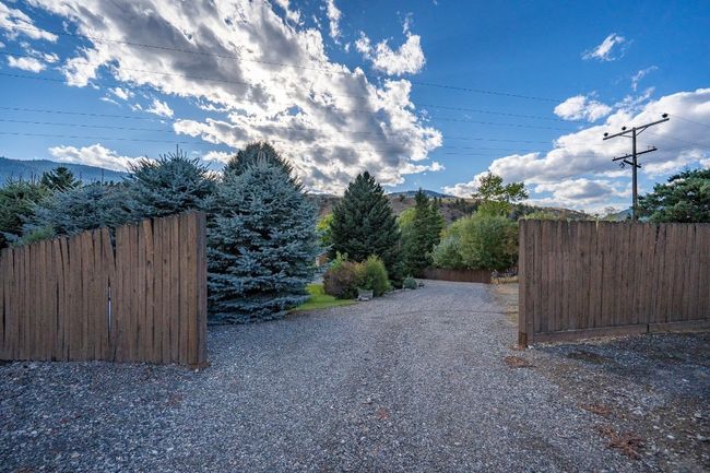 1077 Us Highway 89 S, House other with 3 bedrooms, 3 bathrooms and null parking in Gardiner MT | Image 86