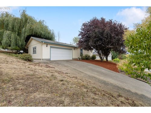 129 Luke Ct, Myrtle Creek, OR, 97457-7477 | Card Image