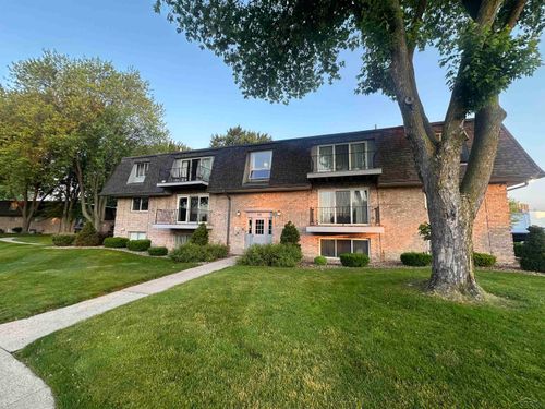 101 Provincial Ct, Saginaw, MI, 48638-6100 | Card Image
