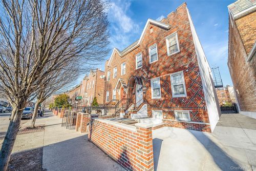 2545 98th St, East Elmhurst, NY, 11369-1601 | Card Image