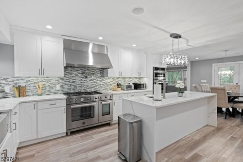 276 River Dr, River Vale, NJ, 07675-6337 | Card Image