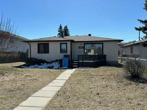 8823 47 Avenue Nw, Home with 2 bedrooms, 1 bathrooms and 3 parking in Calgary AB | Card Image
