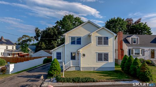 672 W Main St, West Haven, CT, 06516-4826 | Card Image