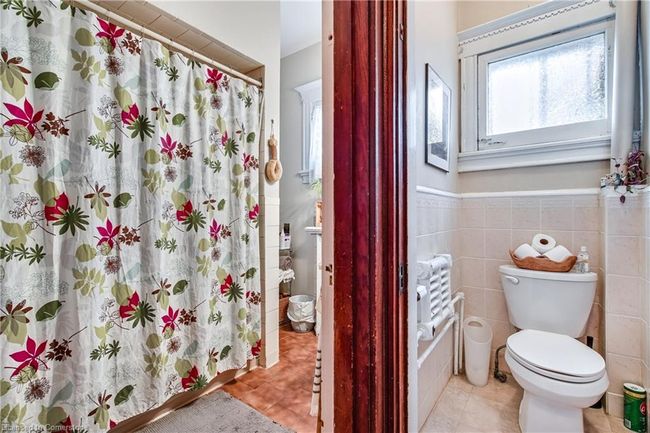 204 Herkimer St, Home with 5 bedrooms, 4 bathrooms and 2 parking in Hamilton ON | Image 24