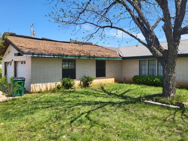 306 Wade St, House other with 4 bedrooms, 2 bathrooms and null parking in Olney TX | Image 4