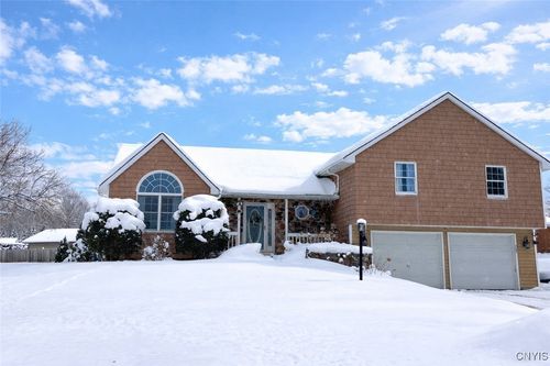 9111 Birch Cir, Marcy, NY, 13403-2432 | Card Image