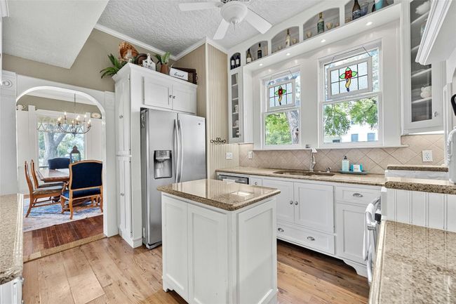 622 W 7 Th St, House other with 4 bedrooms, 3 bathrooms and null parking in Taylor TX | Image 11