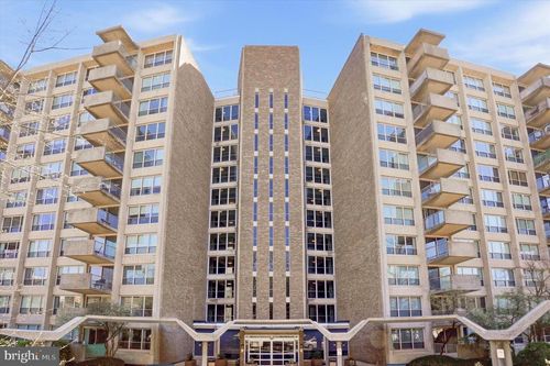 w-1005-1001 City Ave, WYNNEWOOD, PA, 19096-3902 | Card Image