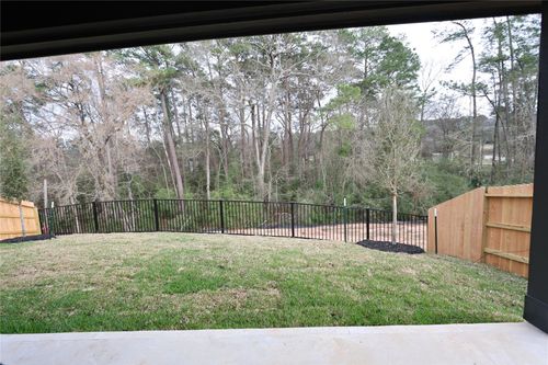 6686 Lahna Oak Dr, Conroe, TX, 77304-3385 | Card Image