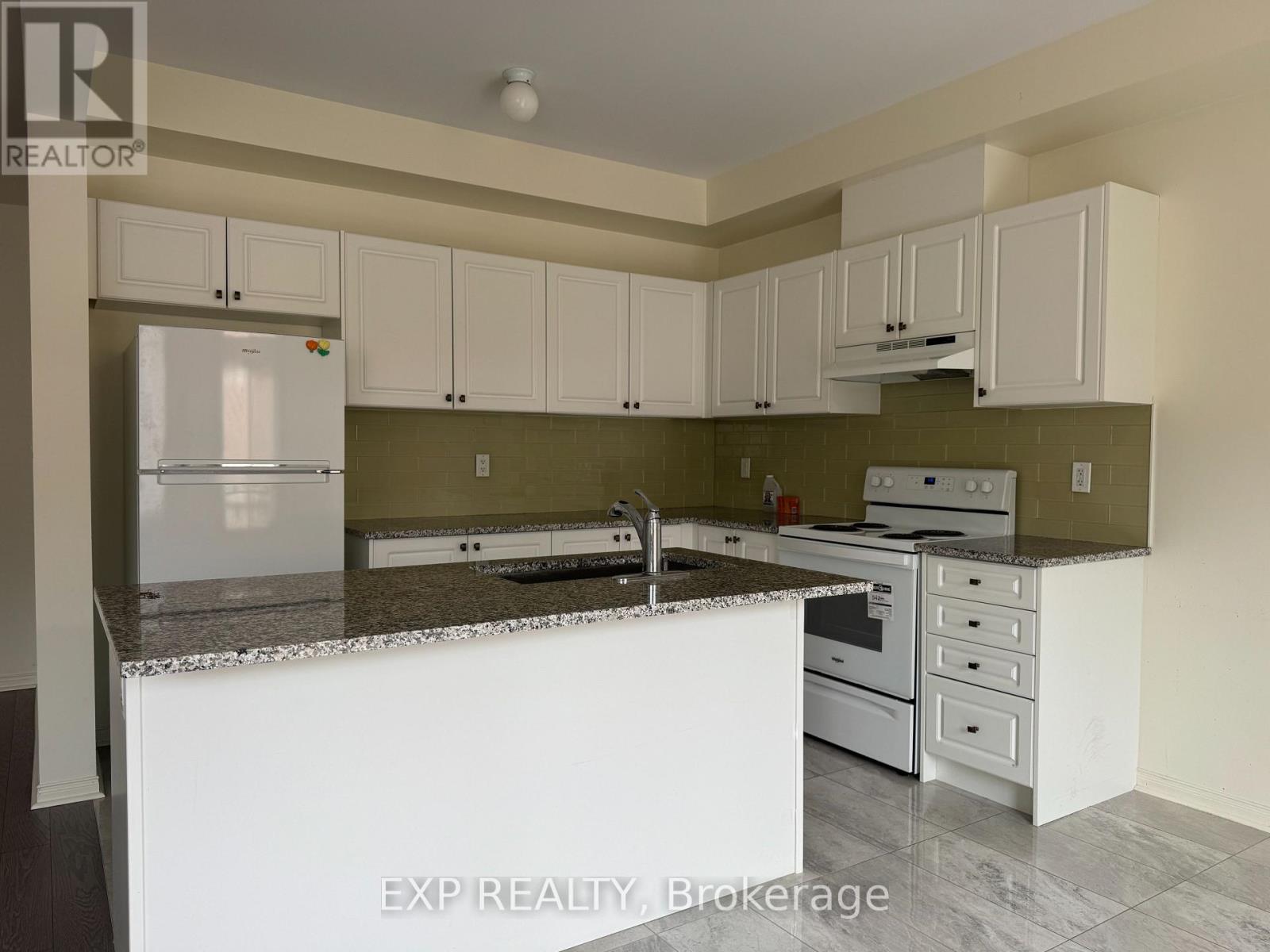 Residential Lease in Richmond Hill 3
