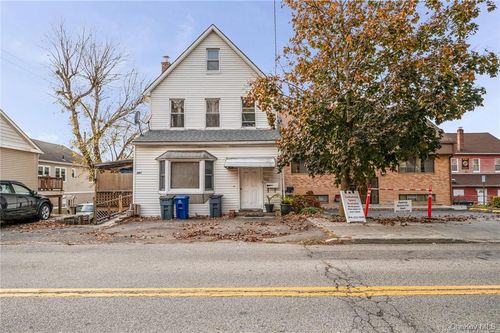 865 Commerce St, Thornwood, NY, 10594-1415 | Card Image