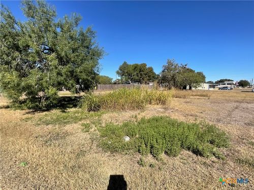 310 Stockdale St, Cuero, TX, 77954-3151 | Card Image