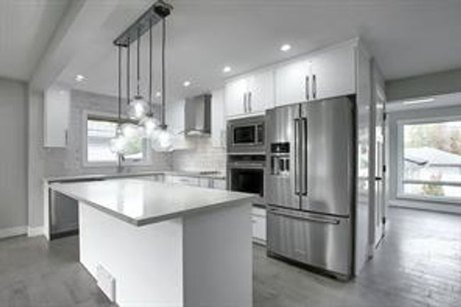 15 Haddock Rd Sw, House detached with 3 bedrooms, 3 bathrooms and 3 parking in Calgary AB | Image 8