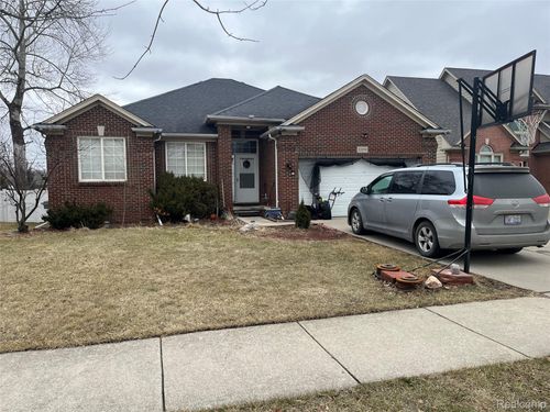 33558 Ashton Dr, Sterling Heights, MI, 48312-6018 | Card Image