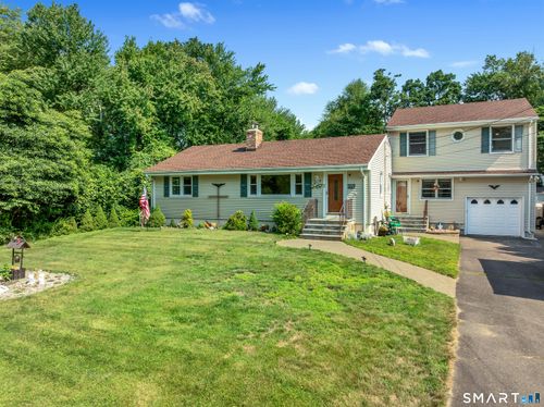 36 Clinton St, Trumbull, CT, 06611-2826 | Card Image