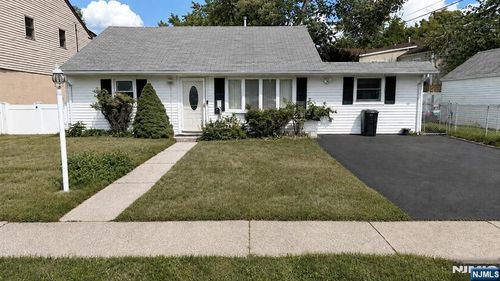 70 Hahn Ave, Rochelle Park, NJ, 07662-3520 | Card Image