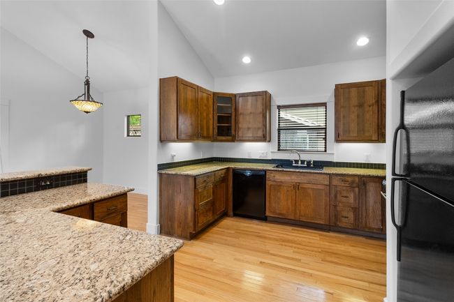 2105 Brackenridge St, House other with 3 bedrooms, 2 bathrooms and 3 parking in Austin TX | Image 12