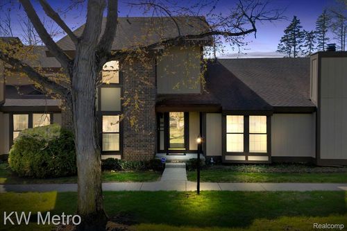25333 Greenbrooke Dr, Southfield, MI, 48033-5285 | Card Image