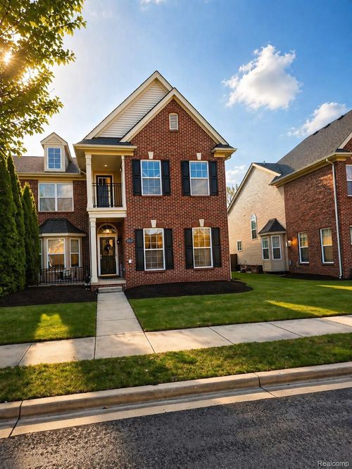 42682 Park Cresent Dr, Sterling Heights, MI, 48313-2900 | Card Image